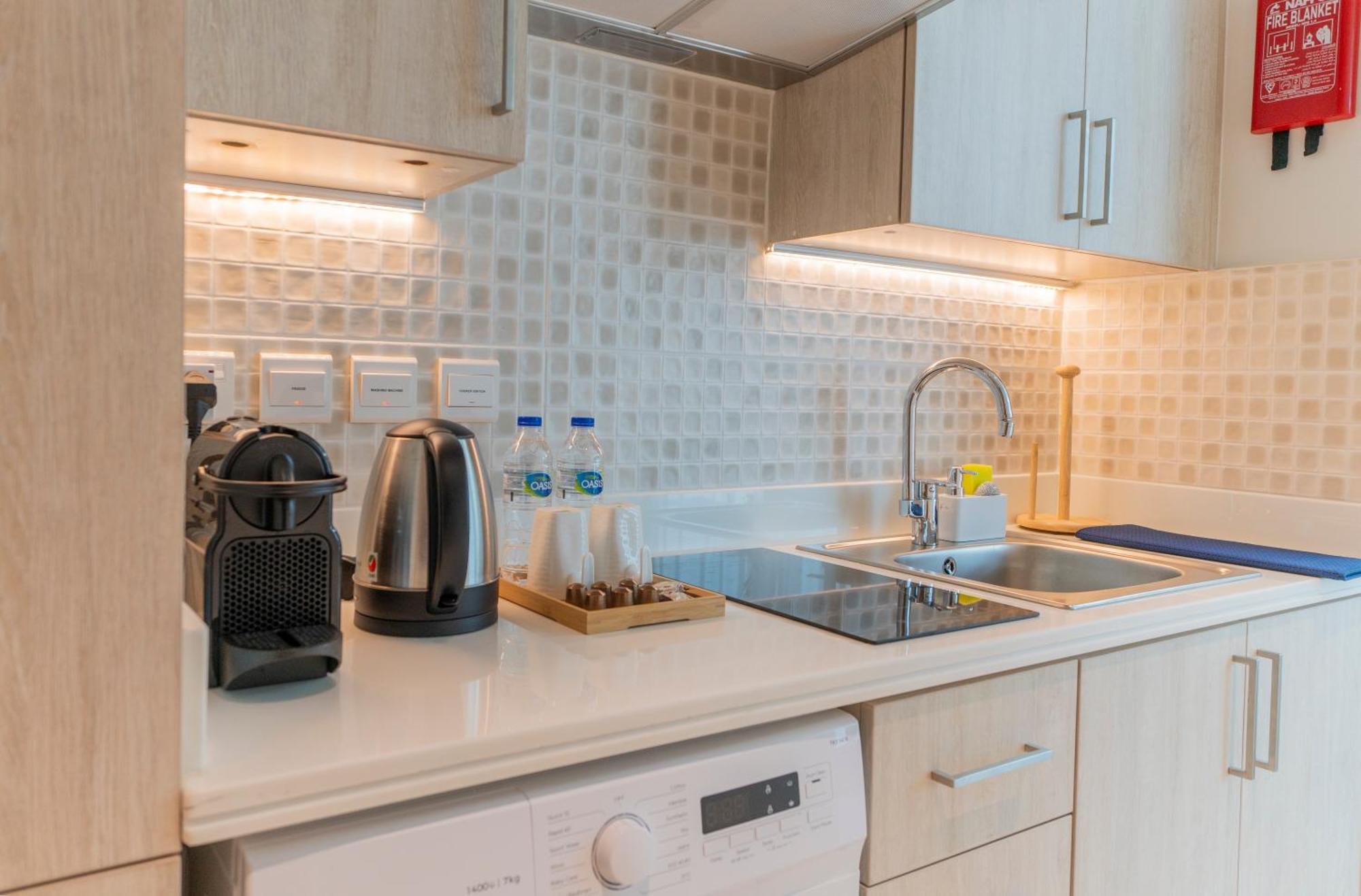 Studio With Pool And Private Beach Access On Palm Jumeirah Dubaj Kültér fotó